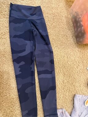 Arie Navy Leggings!! Worn once!! Size Xs